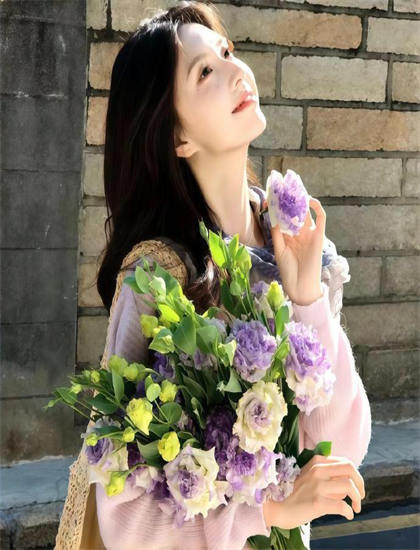 美女扒开尿囗让男人桶GIF动态图_房奴试爱在线观看_成熟韵味的40岁女人头像侧面